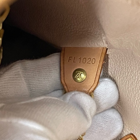 LOUIS VUITTON bucket tote monogram in GM with pouch - Picture 8 of 17